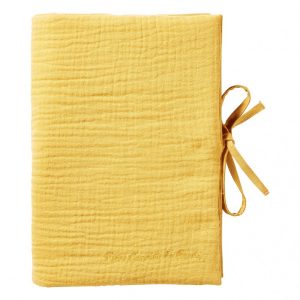 1972e9_68ea5d86b0574a58b0bcdc9046c8f871mv2.jpg Protège-carnet de santé gaze de cotonmoutarde