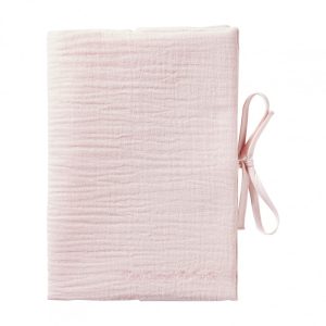 1972e9_dde523ba8da247258585b6ed0eda5907mv2.jpg Protège-carnet de santé gaze de coton rose blush