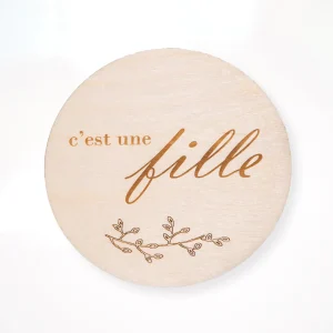 C_estunefille_eac5188f-d48b-4fc3-ad6c-e2f6659023f7.pngv1649241437 Pastille de Bois - C'est une Fille