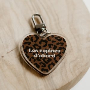 c7c74f_f55cf9c3884a4a8a8f56c245a4385d4fmv2.jpg Porte-Clés LES COPINES D’ABORD Léopard MARRON FONCÉ
